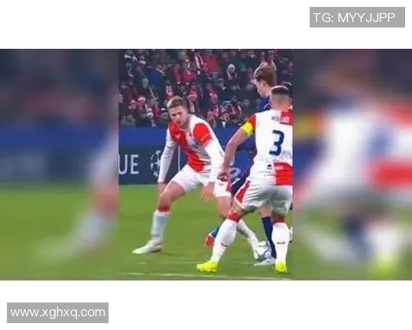 梅马里在禁区内的绝妙终结技艺展现了足球的魅力与激情