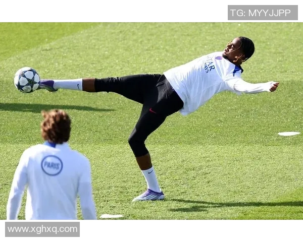 巴尔科拉带领球队逆袭巴黎圣日耳曼展现绝佳实力与团队精神 巴尔科拉带领球队逆袭巴黎圣日耳曼展现绝佳实力与团队精神